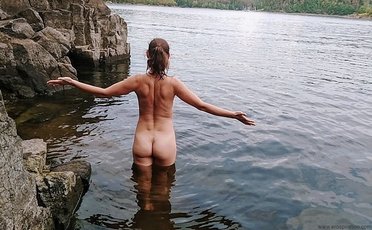 Amazing brunette babe unveils her sexy body outdoors — 5