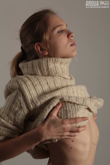 Hot young girl Nora Pace shamelessly strips in studio to shady photographer - 0014-06
