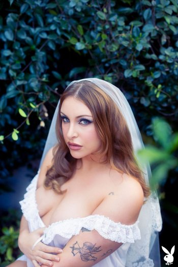 Outdoors session with charming erotic model Bunny Gaubert - Bunny_Gaubert_Forever_Love_0012