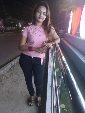 Smoking hot Indian chicks put their sexy figures on display - 000000