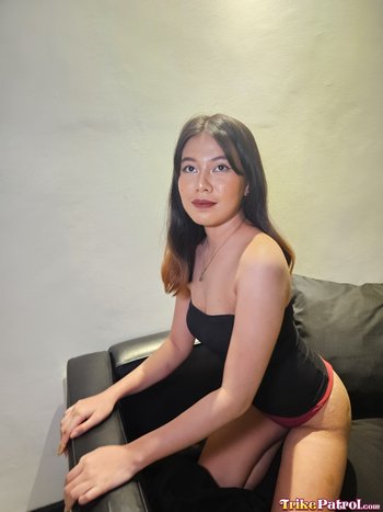 Skinny amateur Tao Sibakan drops on her knees to please 002