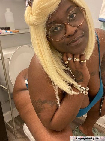 Kinky black chicks love pissing and taking pictures - Kinky black chicks love pissing and taking pictures 020