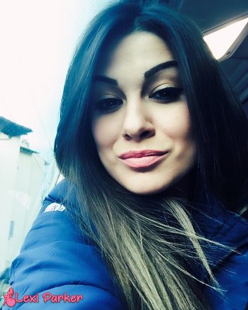 Hot babe Lexi Parker shares her selfies with her adoring fans - 000003