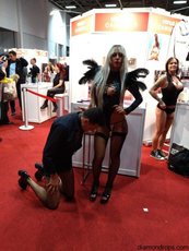 Sexy Sophie Diamond taking pictures with her naughty friends — 4