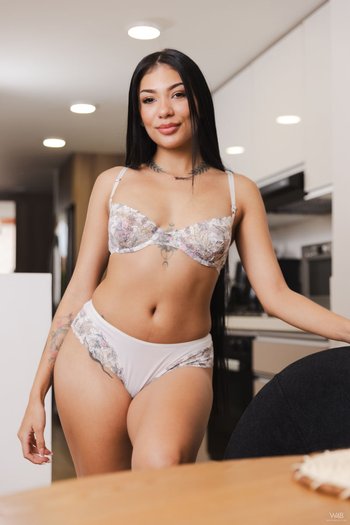 Latina Yeye shows her round butt and nice tits in the kitchen