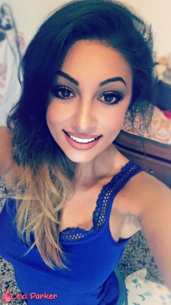 Hot babe Lexi Parker shares her selfies with her adoring fans - 000012