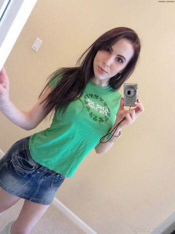 Katie Banks in a T-Shirt taking Pics of her famous Tits - 01