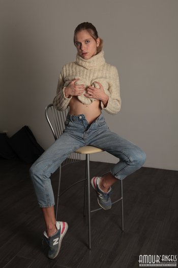 Hot young girl Nora Pace shamelessly strips in studio to shady photographer - 0014-02