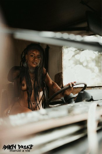 Ebony model poses in an abandoned motorhome - Dirty-Dreaz-Filmz-Ebony-Babe%20(7)