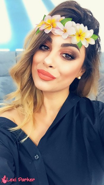 Sweet babe Lexi Parker shares some of her personal collection of selfies - 000000