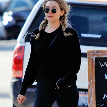 Elizabeth Olsen leggy in black Tights outdoor