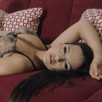Gorgeous babe Sweet Eva loves being watched while masturbating