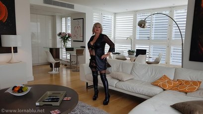 Sexy cougar Lorna Blu showing her big tits in the living room — 1