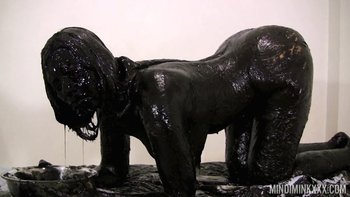 Mindi Mink covers her curvy body with a grease - Mindi Mink covers her curvy body with a grease