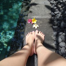 Lovely girl Elite Rose teasing with her nice feet outdoors — 12