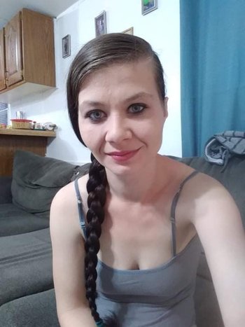 Brunette cutie Amanda Marks taking pics of her lovely face - 000002