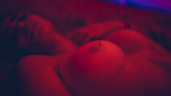 Solo hottie Miranda Banks showing her fake tits and pierced nipples - 000003