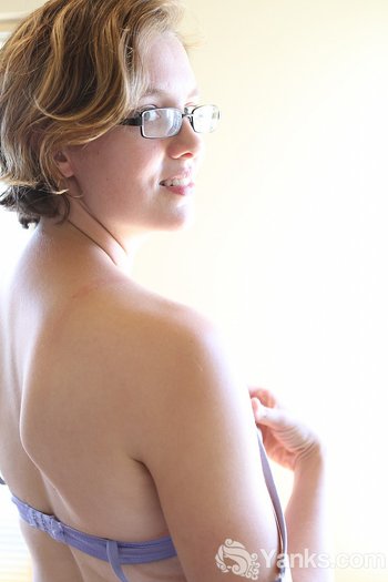 Lusty amateur hottie Immie strips naked exposing sexy nipples - Immie-pretty-Pink-Nipples (8)