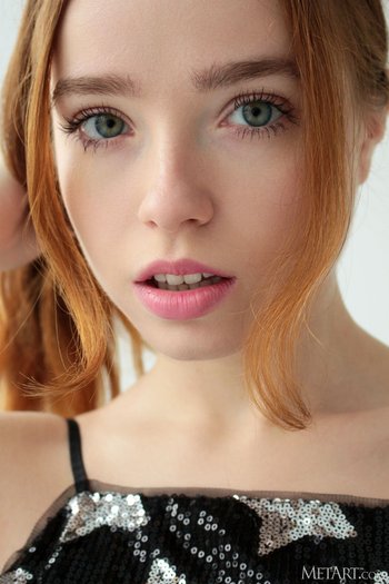 Beautiful ginger girl Rinna Ly strips off her cute dress - Rinna-Ly-Young-Model (2)