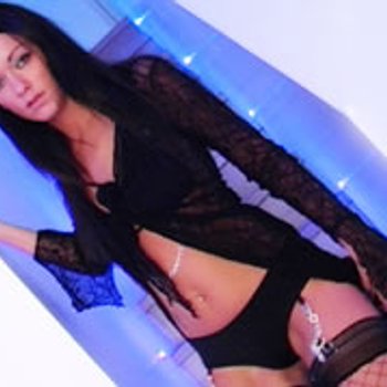 Paige Ashley en een vriendin neuken graag dezelfde kerel hard