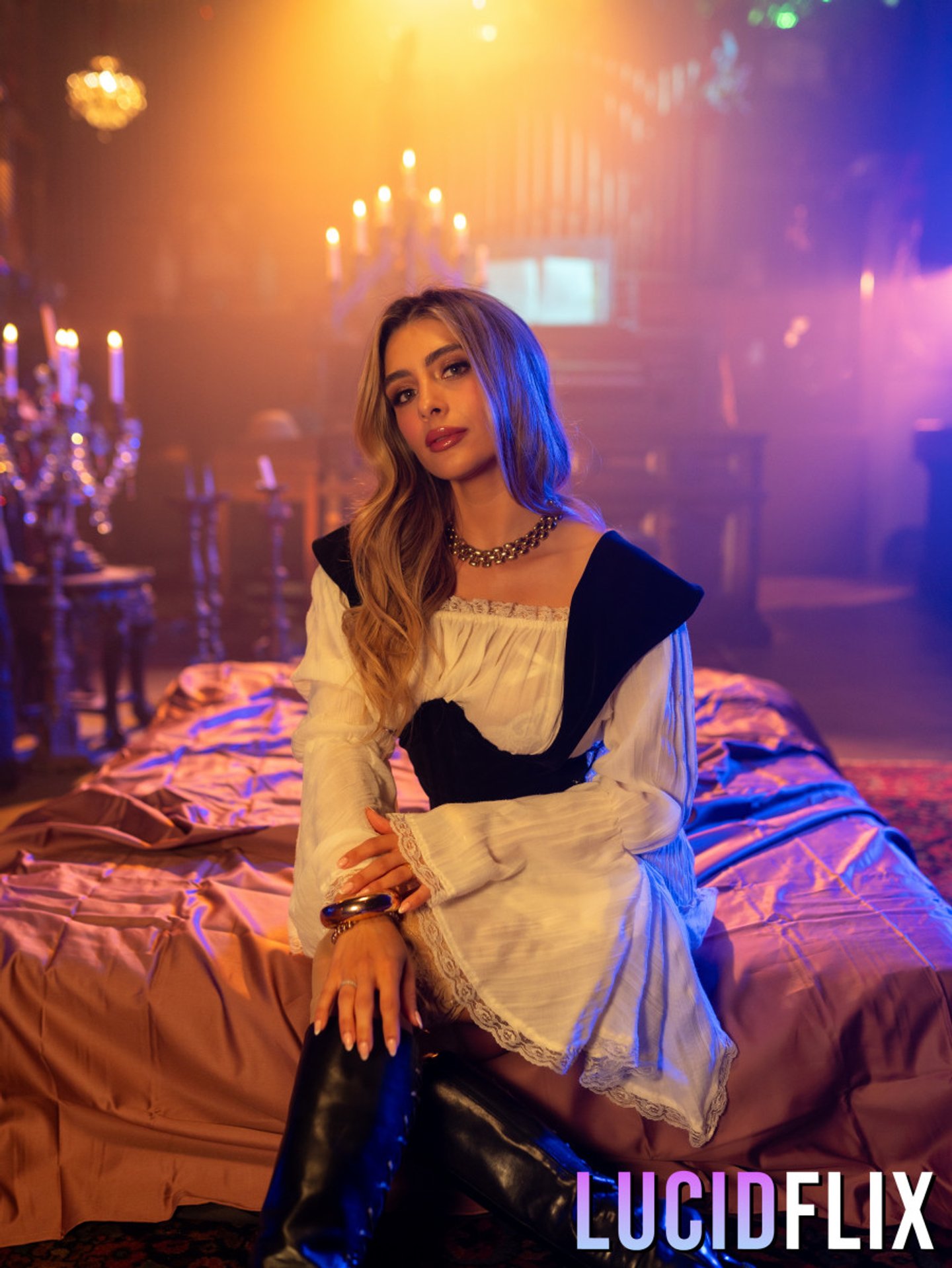 Cycata piękność Tru Kait dobrze się bawi, ssąc i ujeżdżając kutasa w seksownej bieliźnie