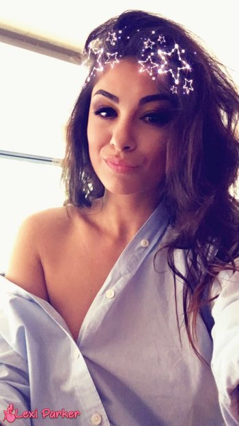 Lexi Parker shares a few of her selfies with her army of fans - 000008