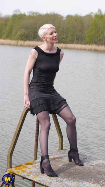 Outdoors solo session with hot ass blonde mature Mia Wallace 005