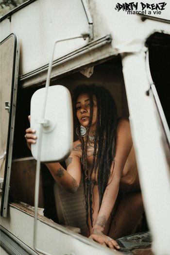 Ebony model poses in an abandoned motorhome - Dirty-Dreaz-Filmz-Ebony-Babe%20(2)