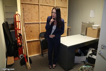 Busty brunette lady Rayveness gives a handjob with happy ending - 14534756_009_4e11.jpg