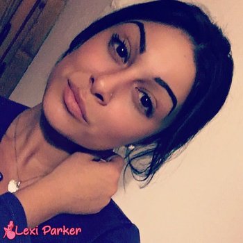 Hot babe Lexi Parker shares her selfies with her adoring fans - 000006