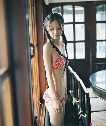Skinny japanese vixen Rina Aizawa pose in colorful bikini - 0001-12