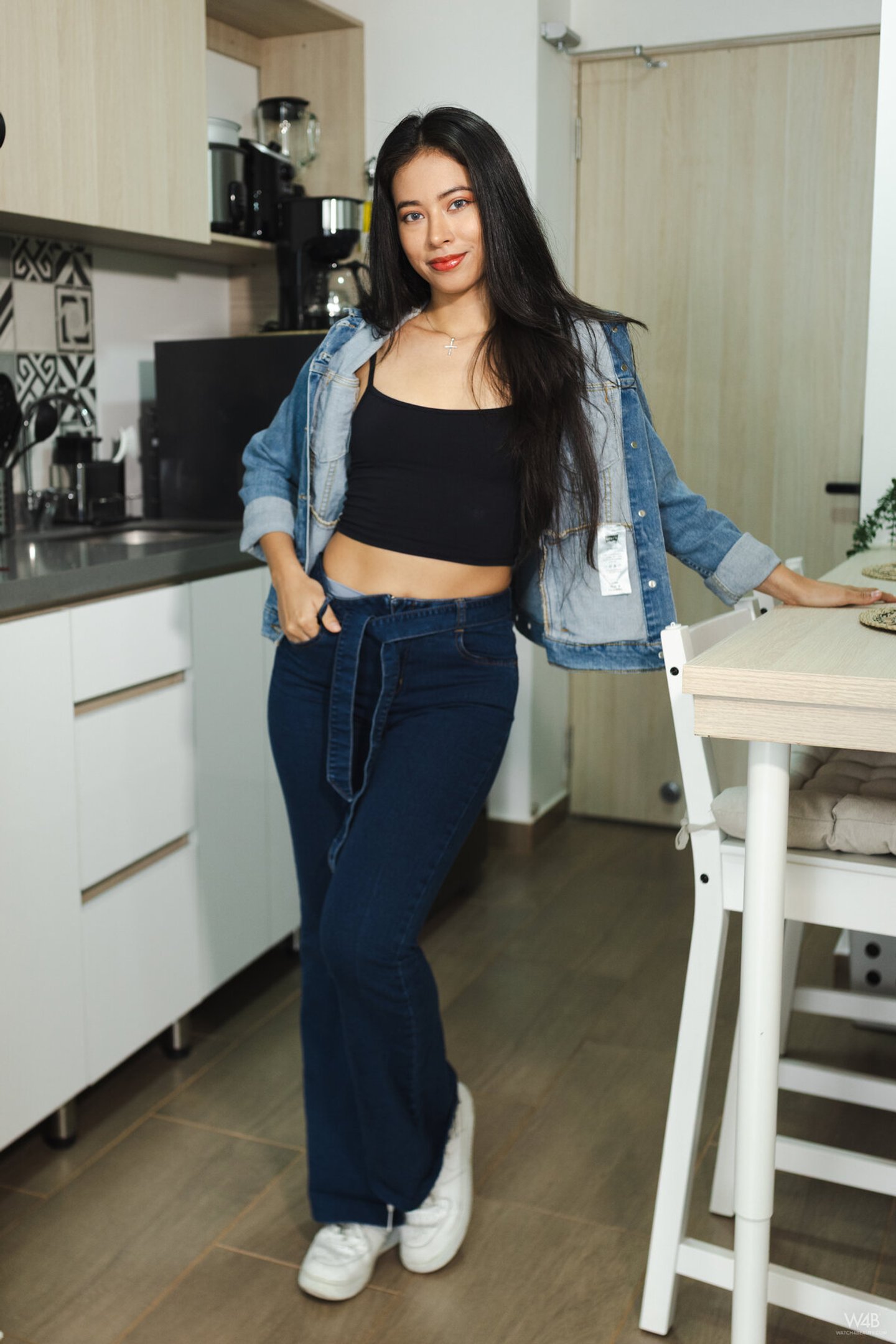 Napalona Leyla Grey z gorącą dupą ma na sobie seksowną bieliznę i pokazuje swój kot