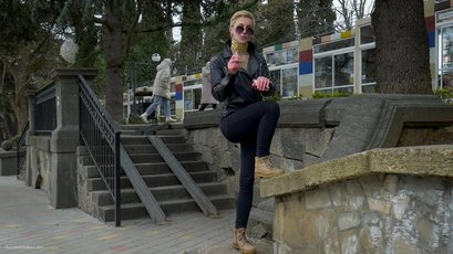 Stylish Russian babe smoking a cigarette — 10
