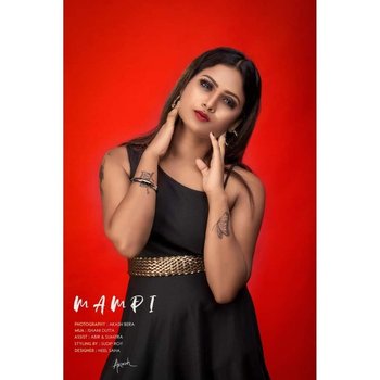 Beautiful chick Roshni puts her amazing figure on display - 000011