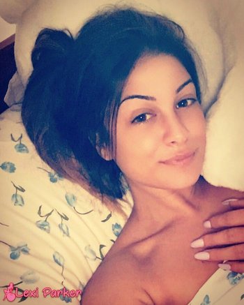 Hot babe Lexi Parker shares her selfies with her adoring fans - 000010
