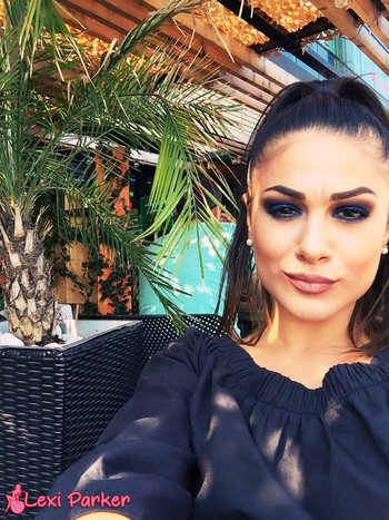 Lexi Parker shares a few of her selfies with her army of fans - 000012