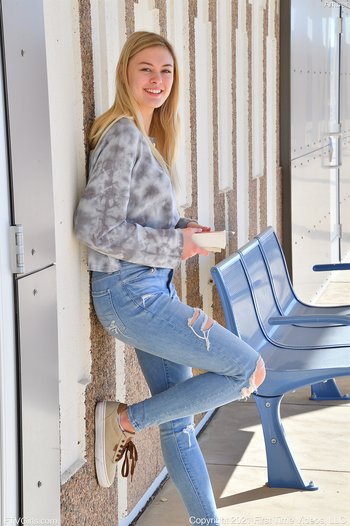 Amber-Moore-Spreading-Cunt%20(12)