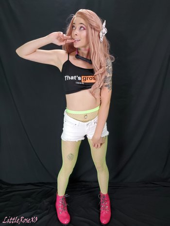 Good looking Riley Cyriis teasing with her nice figure - 000020