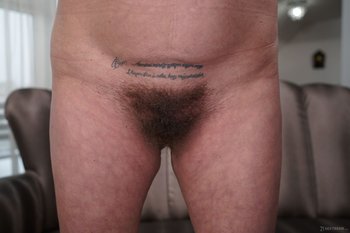 Cock hungry mature lady Elizabeth Bee wants to fuck her muscular neighbor - Elizabeth-Bee-Mature-lady-wants-to-fuck-her-muscular-neighbor (5)