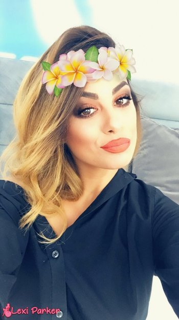 Sweet babe Lexi Parker shares some of her personal collection of selfies - 000001