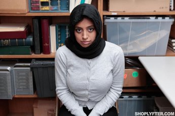 Hijab wearing Ella Knox slobbering on a thick Dick — 1