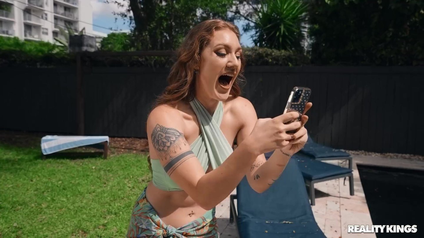 Zboczone sąsiadki, Aria Kai i Carmela Clutch, uprawiają seks w trójkącie