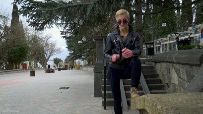 Stylish Russian babe smoking a cigarette — 6