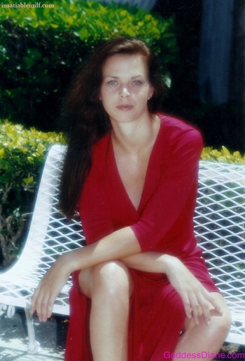 Sexy chick Diane Andrews showing her nice figure outdoors - 000007