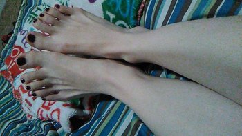 Solo hottie Amanda Marks teasing with her bare feet - 000014
