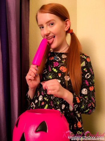 Horny babe Cherry Fae drilling her pussy with a pink toy - 000002