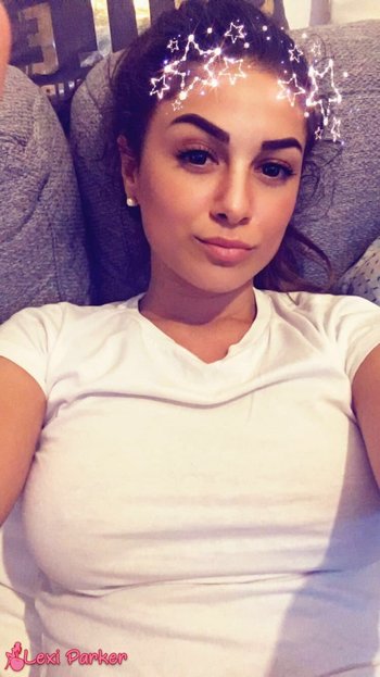 Lexi Parker shares a few of her selfies with her army of fans - 000005