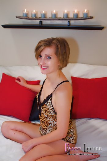 Kinky Paige Little teases with her Body in the Bed - Paige-Little-Seeing-Spots(2)