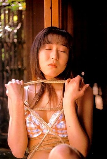 Wasteland-BDSM-Close-Up-Bondage(4)