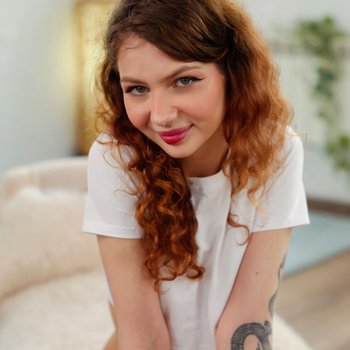 Solo Bella Beatrice with small tits and shaved pussy posing naked